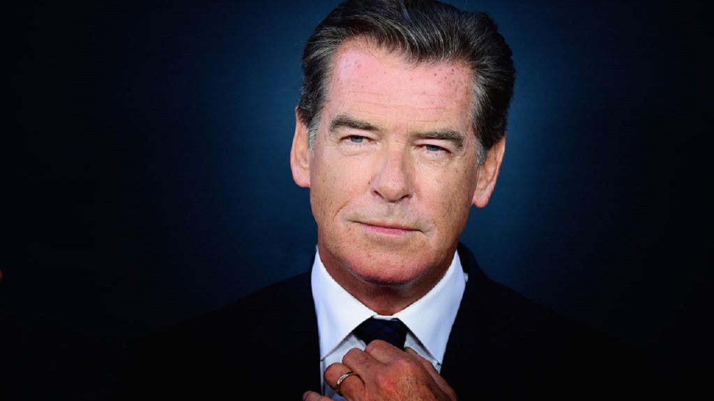 Megmutatta 5 napos unokáját Pierce Brosnan