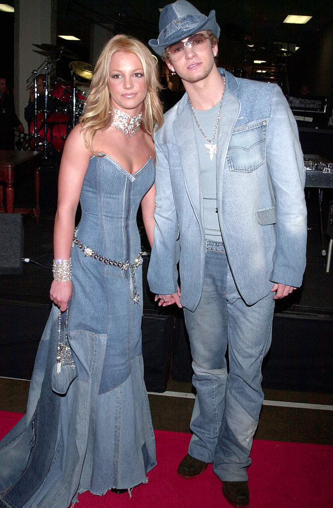 Britney Spears and Justin Timberlake a 2001-es American Music Awardson 