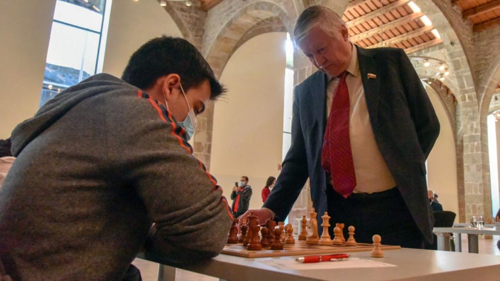 Cáfolják, hogy kómában van az orosz sakklegenda, a 71 éves Karpov