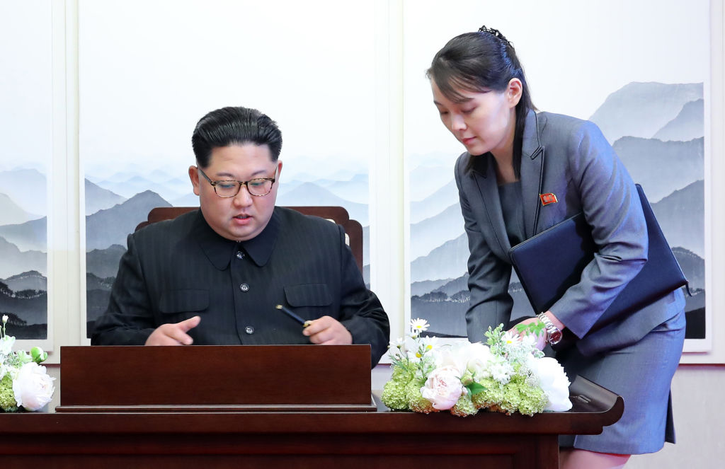 Kim Dzsongun és húga (Kép: Inter-Korean Summit Press Corps/Pool via Bloomberg)