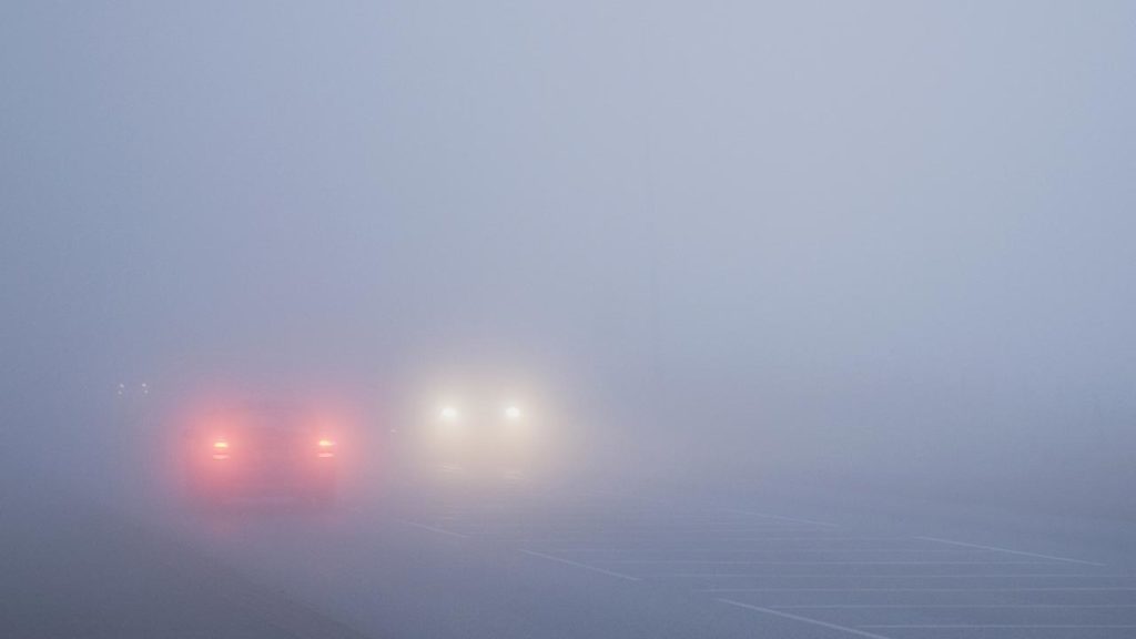 Ködben előzött, centiken múlt a tragédia – videón a vérfagyasztó jelenet