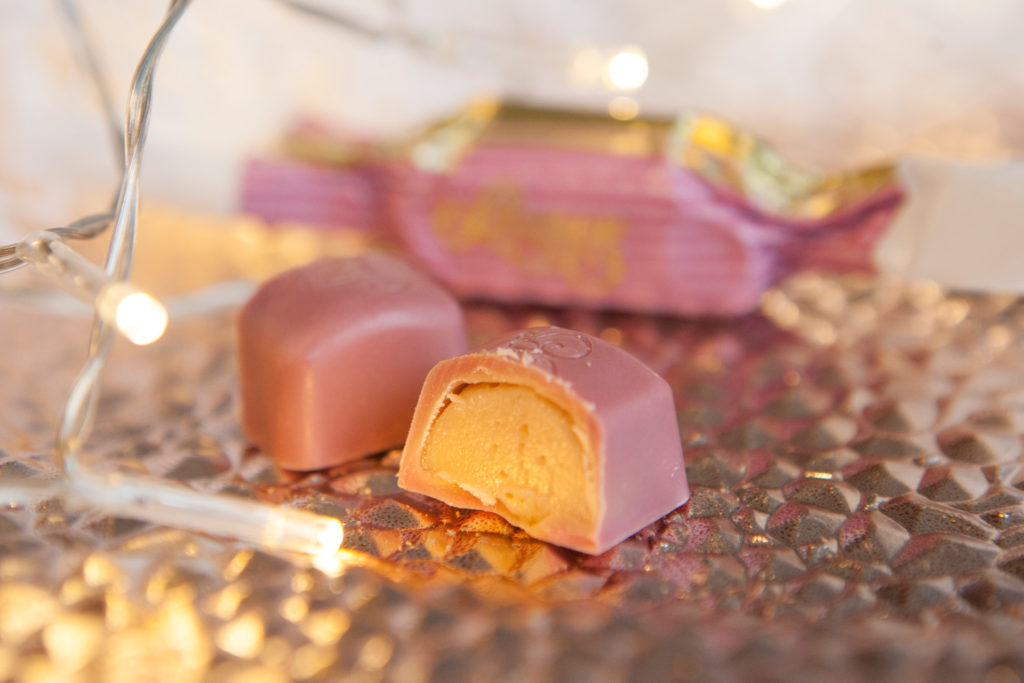 Szamos málnás krémmel töltött ruby csokoládé praliné szaloncukor
