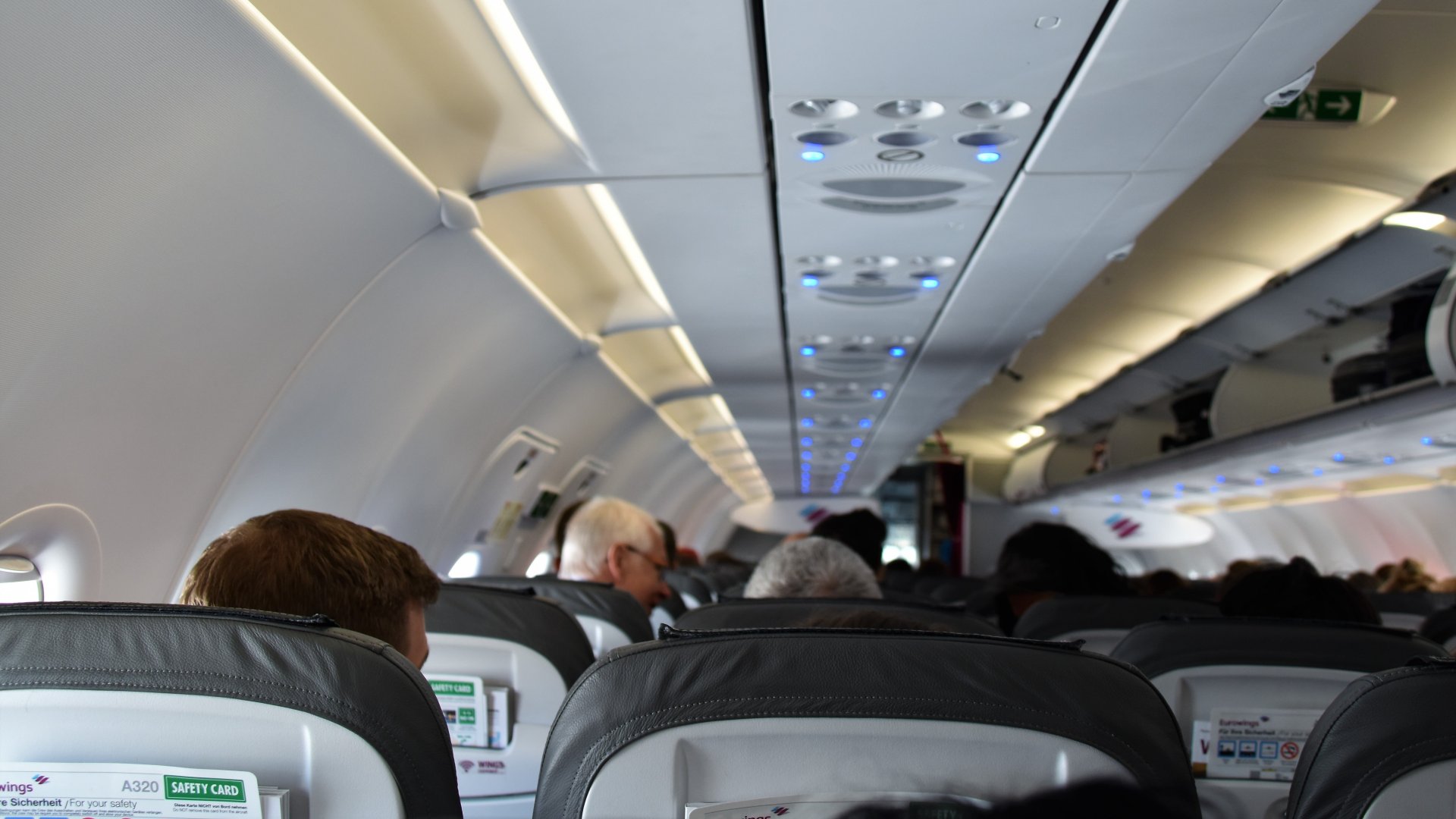 Utasok a repülőgépen