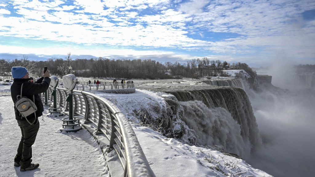 Lenyűgöző látványt nyújt a befagyott Niagara-vízesés