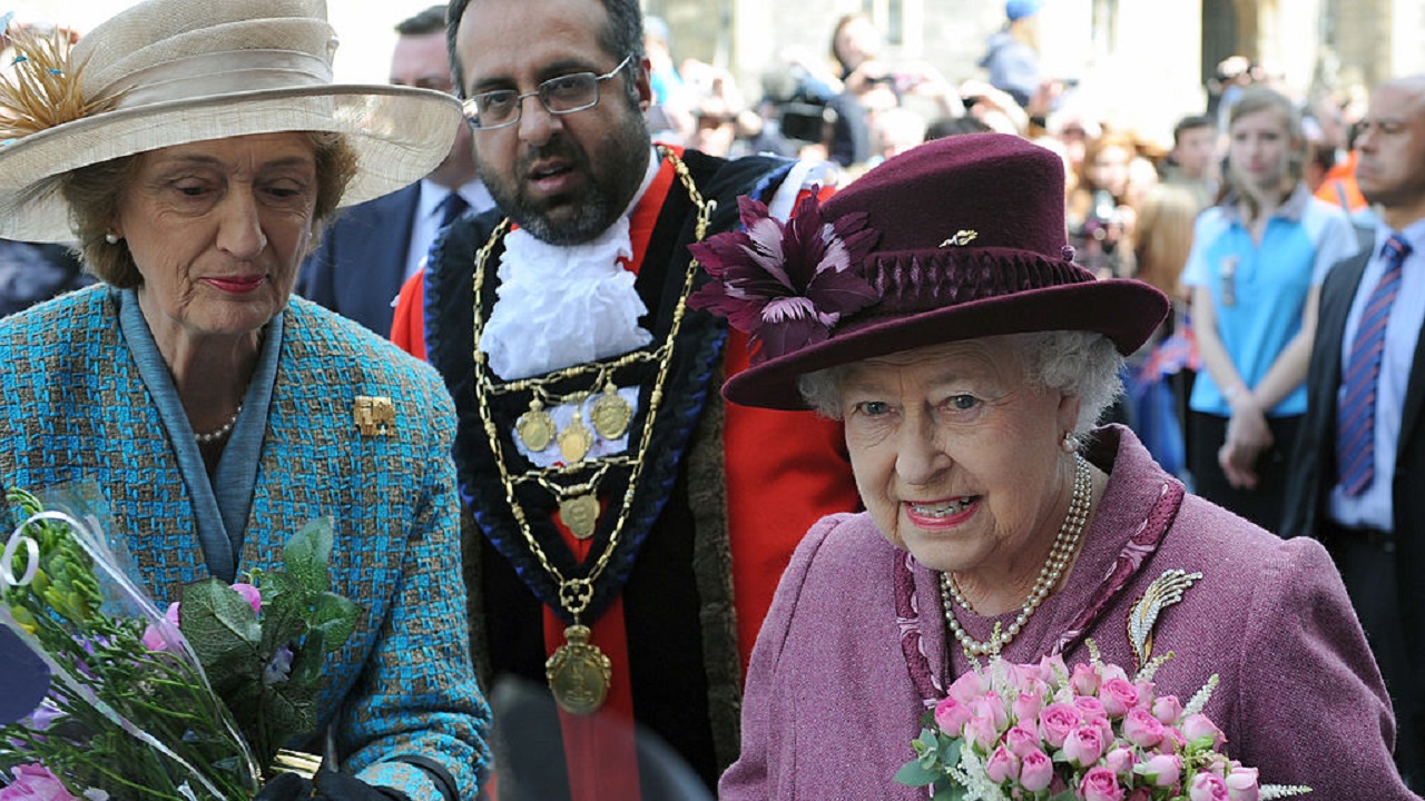 Lady Susan Hussey és II. Erzsébet királynő