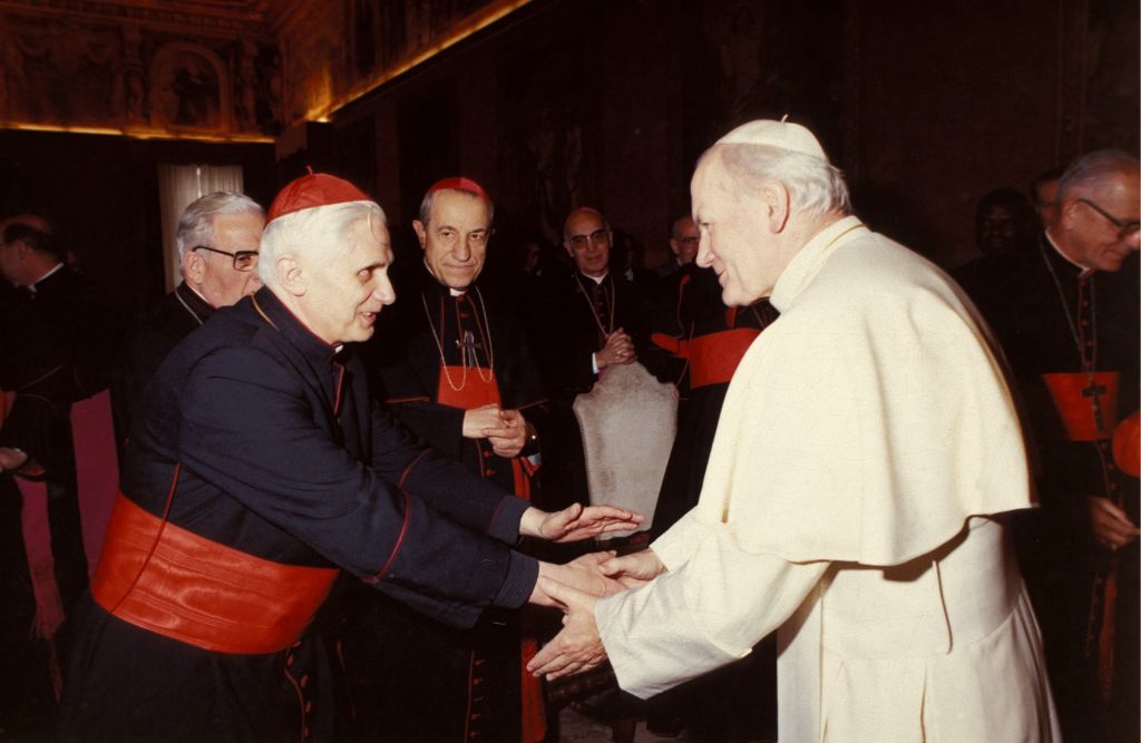 Joseph Ratzinger bíboros találkozása II. János Pál pápával