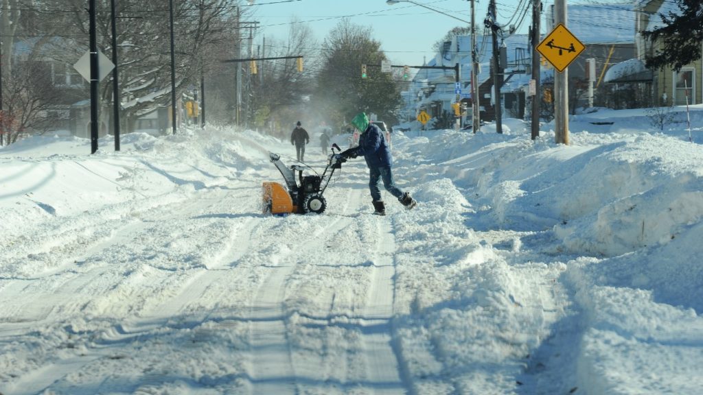 A fagyhaláltól mentette meg a szomszédját egy amerikai nő a történelmi hóvihar alatt