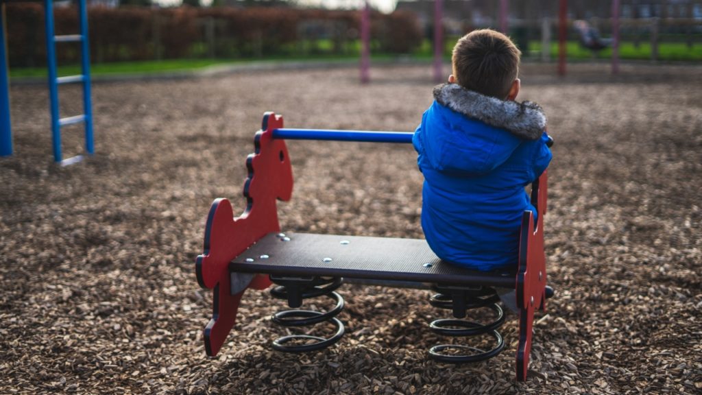 Állandóan bocsánatot kérsz? 10 jel, hogy gyerekkorodban túl sokat kritizáltak a szüleid