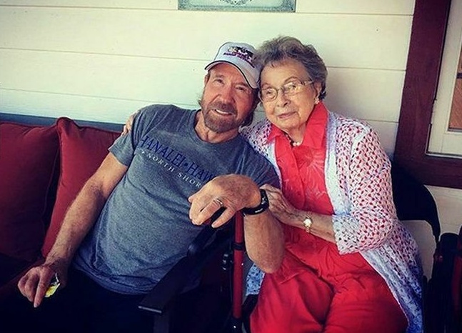 Chuck Norris és édesanyja, Wilma