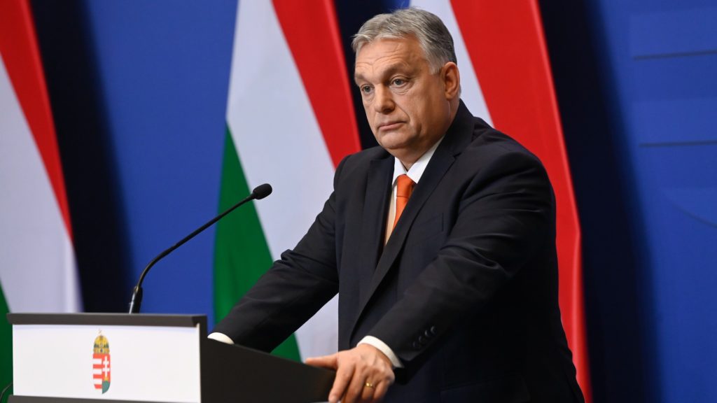 Havi 860 ezer forinttal kereshet többet Orbán Viktor márciustól