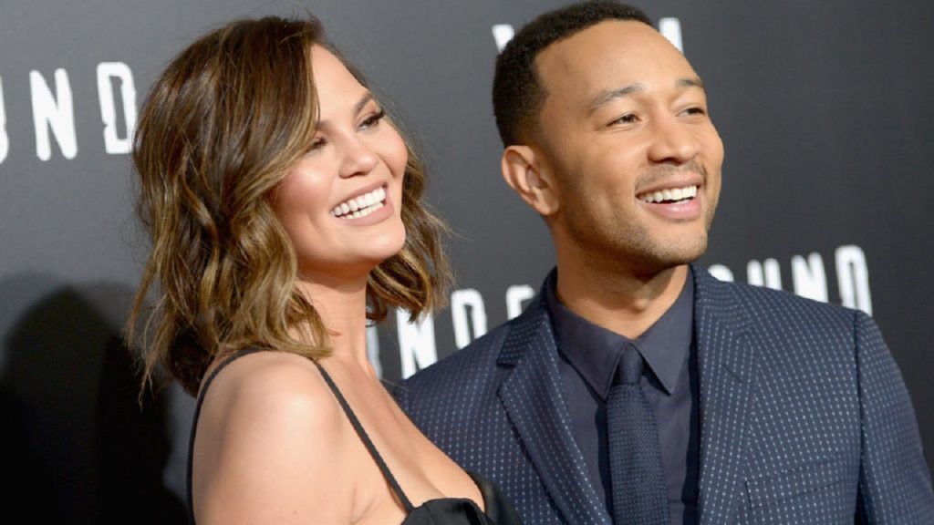 Megmutatta kisbabáját Chrissy Teigen és John Legend