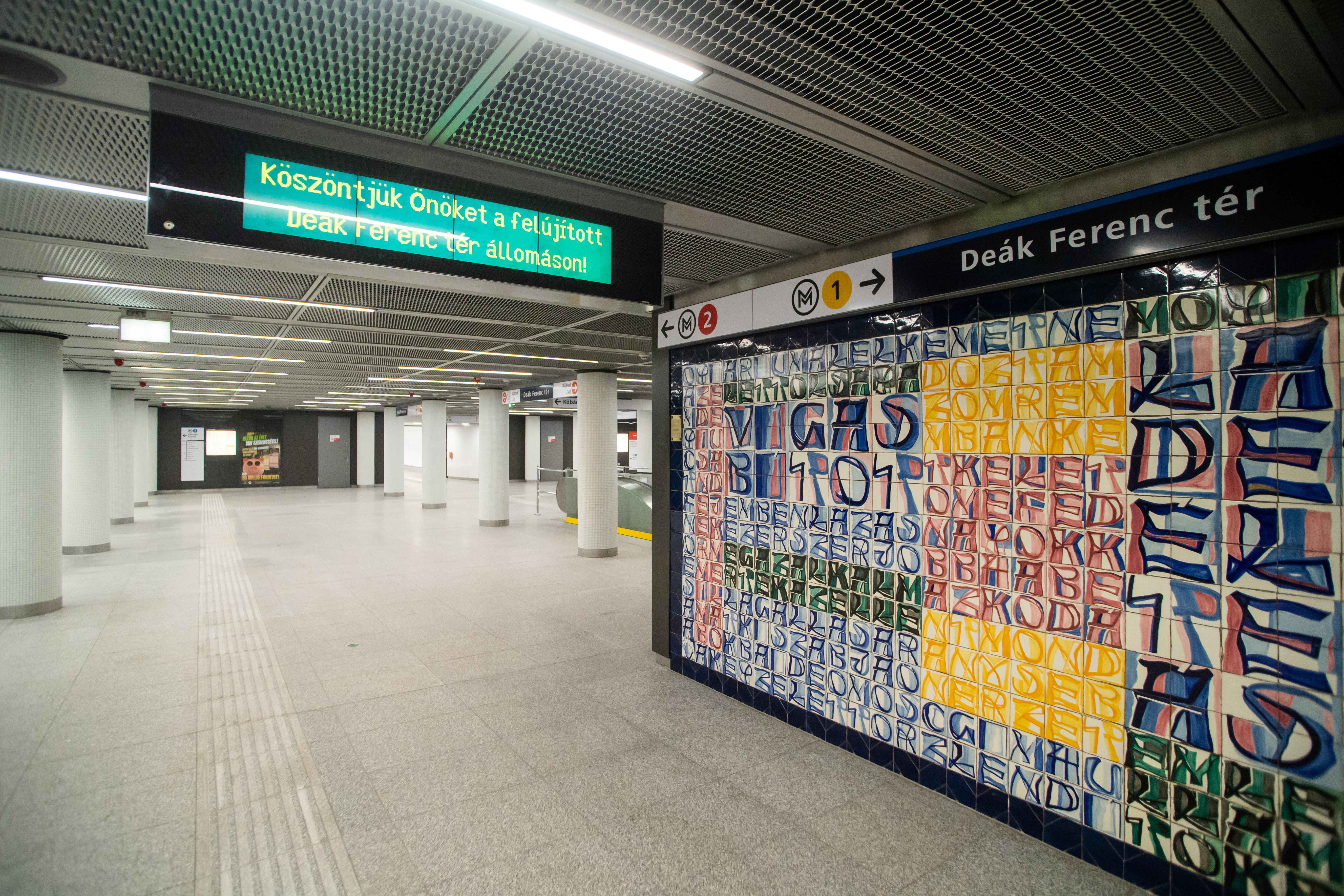 DEák téri metró