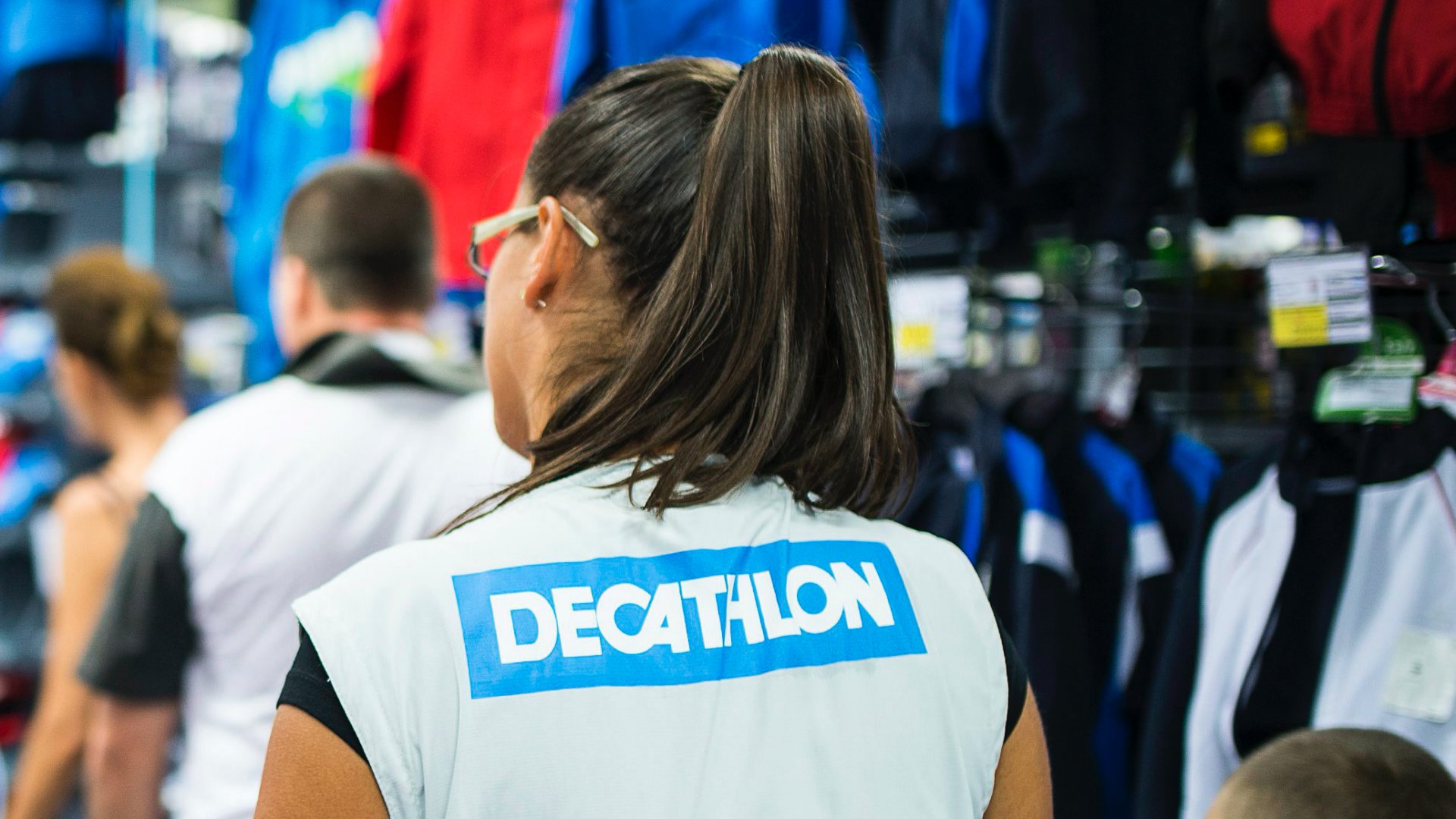 Vásárlók a Decathlon tizennegyedik magyarországi, Nyíregyházán nyílt áruházában 2013. augusztus 25-én