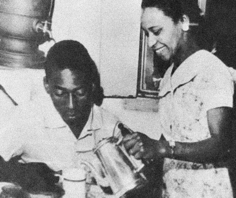 Pelé és édesanyja, Celeste Arantes 1959-ben 