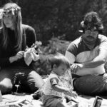 Család egy hippie táborban a hetvenes években