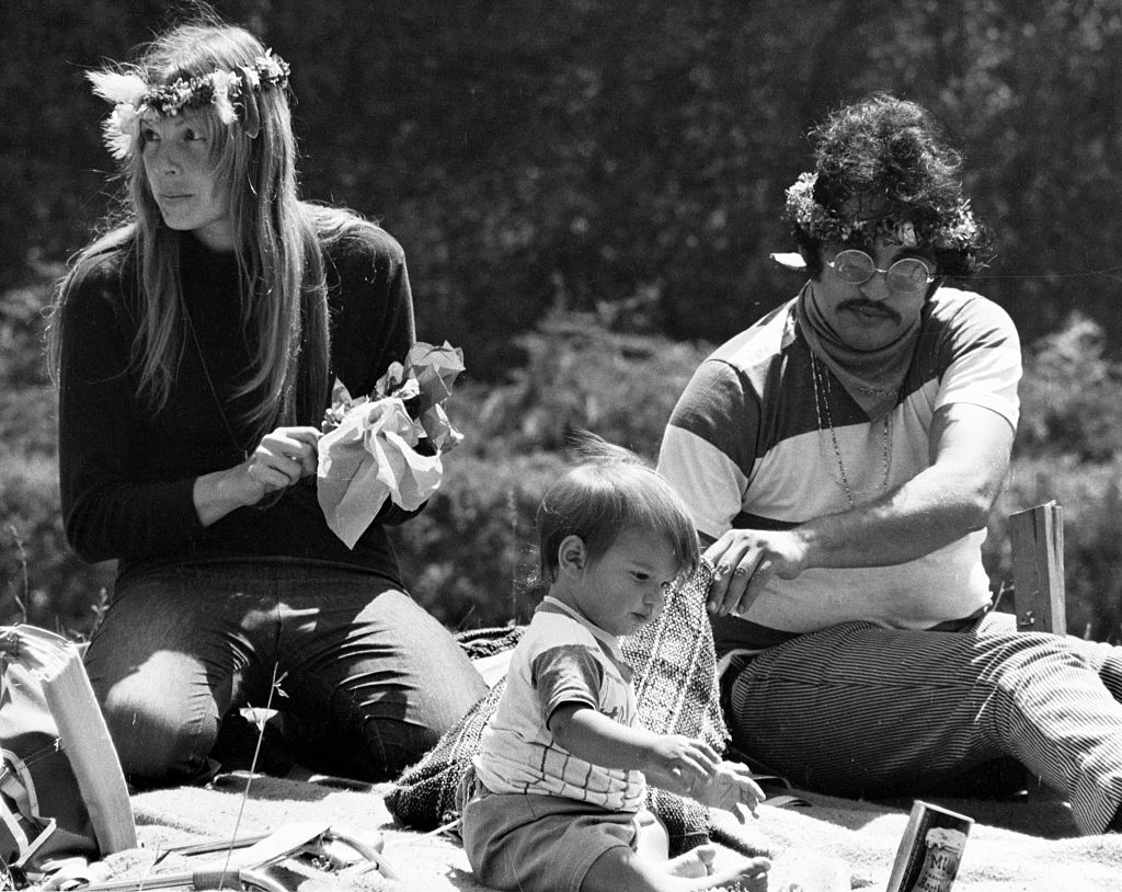 Család egy hippie táborban a hetvenes években