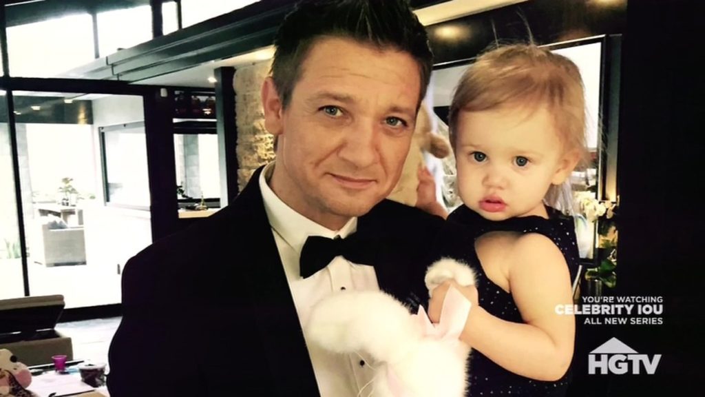 Ő Jeremy Renner 9 éves lánya