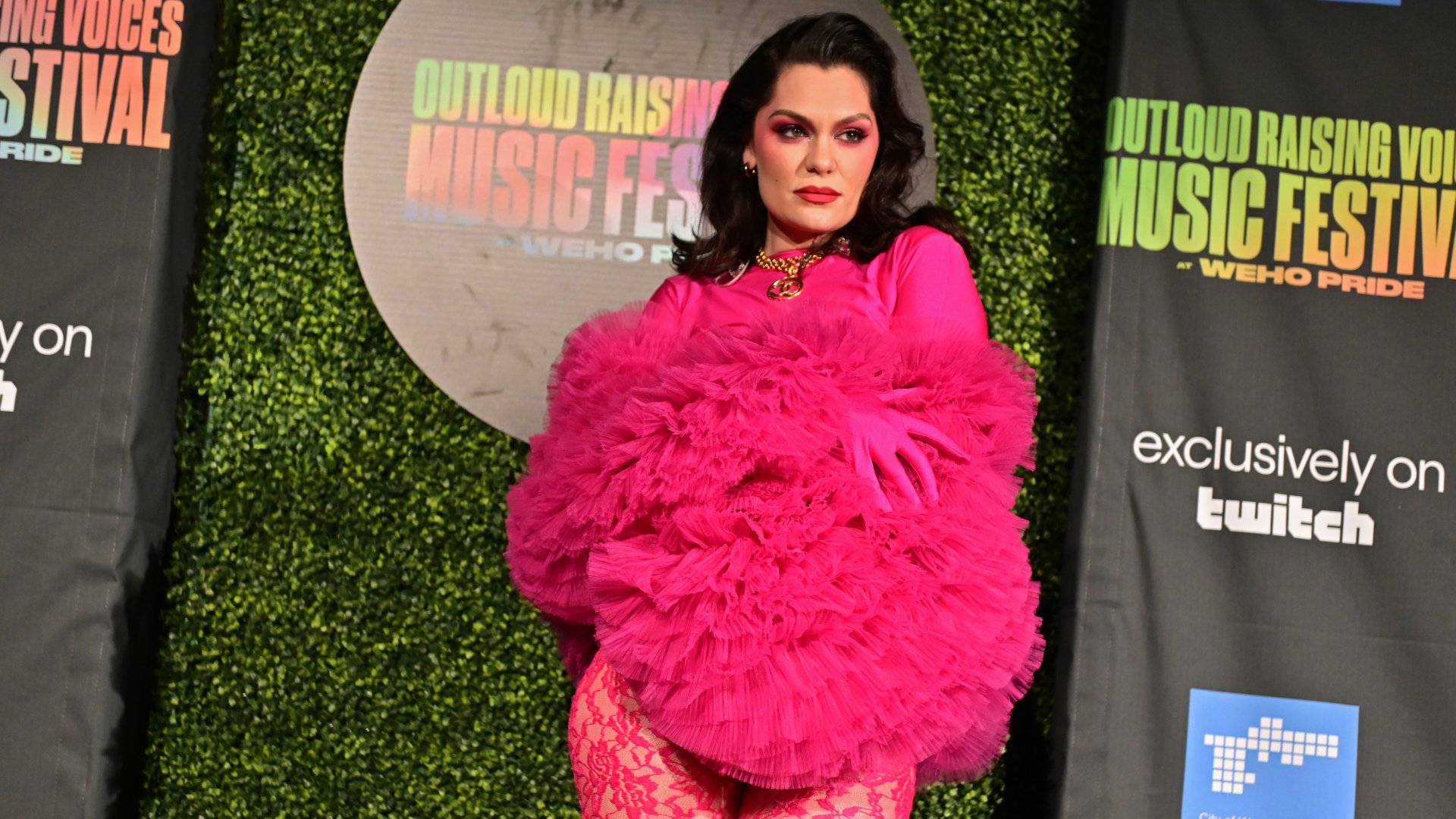 Jessie J az Outloud Raising Voices zenei fesztiválon a WeHo Pride-on 2022. június 04-én a kaliforniai West Hollywoodban
