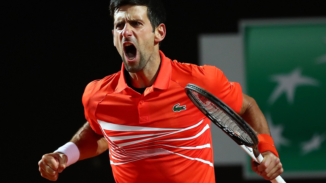 Novak Djokovics mérgesen kiabál
