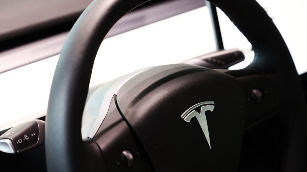 Önvezető módban menekült egy Tesla a német rendőrök elől