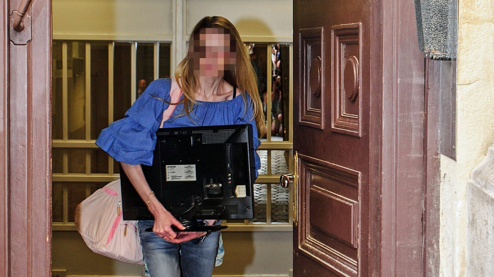 Eva Rezesová börtönbüntetésének kétharmadát letöltve, hat év után elhagyja a Nagy Ignác utcai fõvárosi büntetés-végrehajtási intézetet 2018. augusztus 28-án.