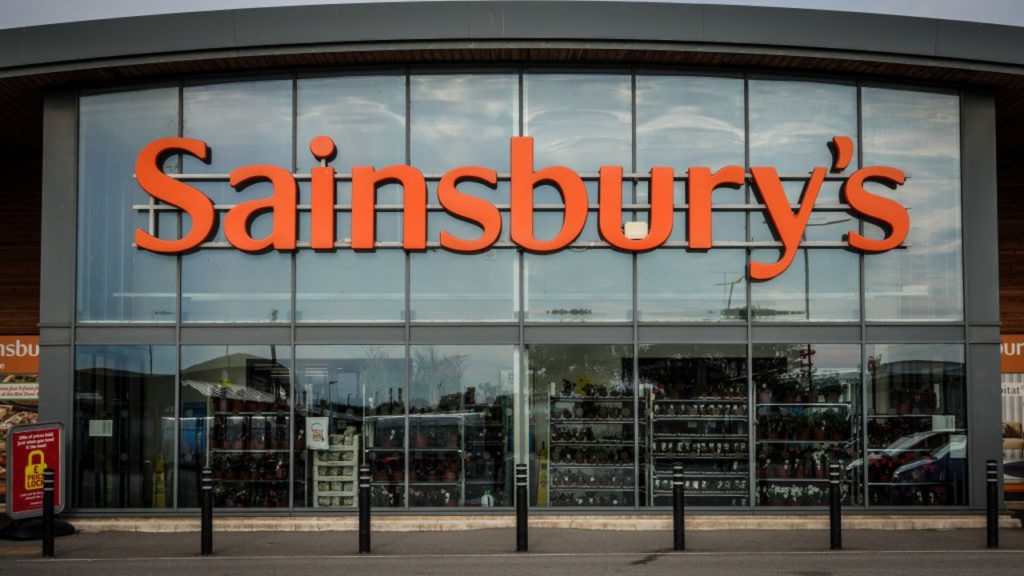 Séta a parkban sötétedés után – felháborodást váltott ki a Sainsbury’s új reklámja