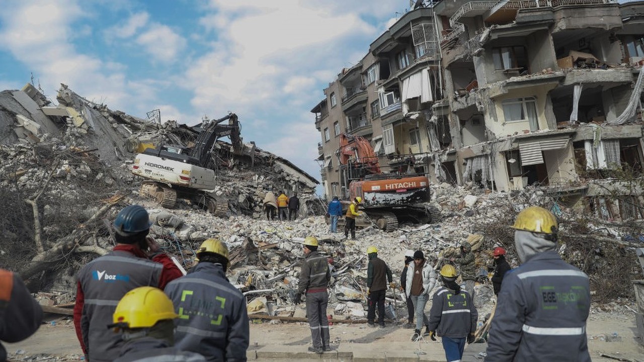 Törökországi földrengés túlélője egy 17 éves lány