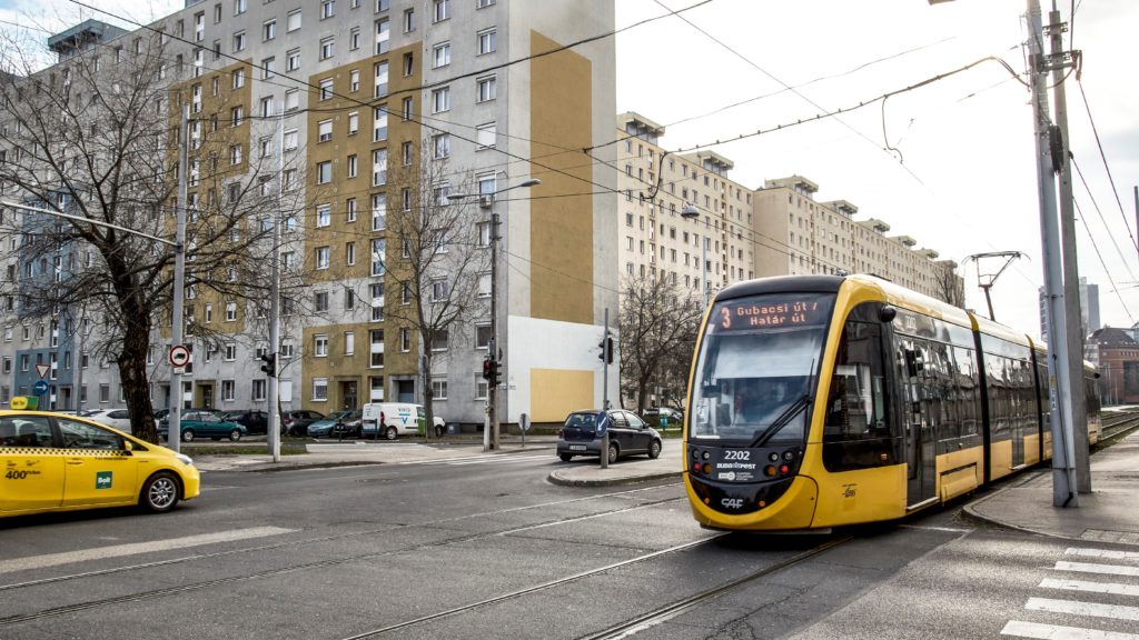 Bocsánatot kért a BKK a hajléktalanos komment miatt