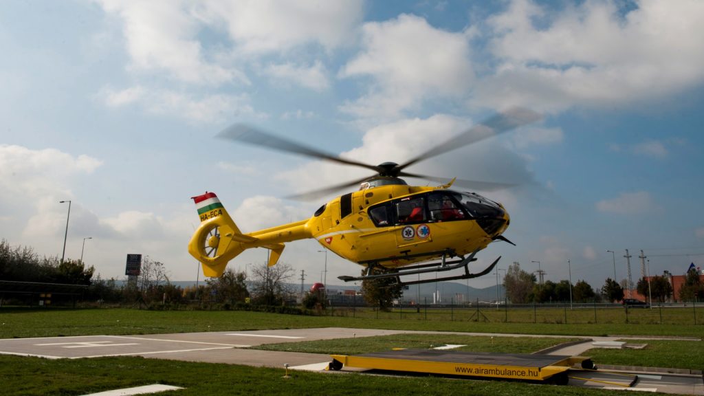 Minden előzmény nélkül lett rosszul 12 éves fiú Mátészalkán, mentőhelikopterrel szállították kórházba