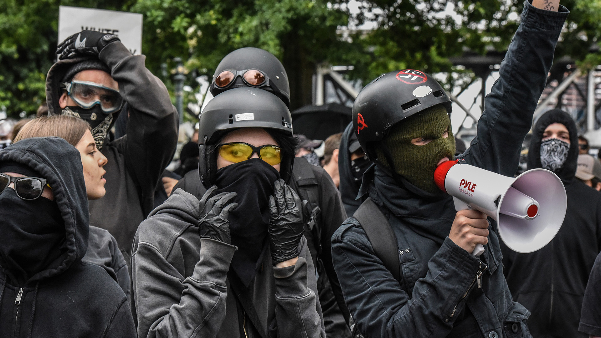 Antifasiszta ellentüntetők Portlandben
