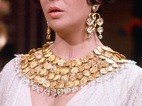 Elizabeth Taylor nyakéke a Kleopátra filmből