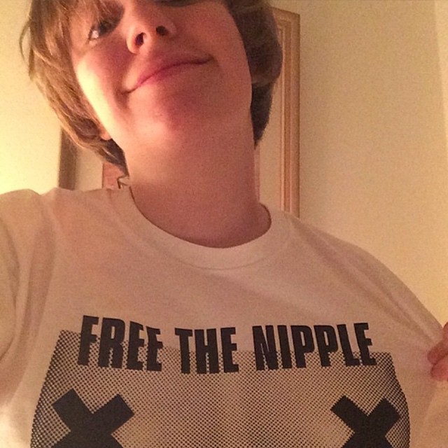 Lena Dunham Free the Nipple pólóban