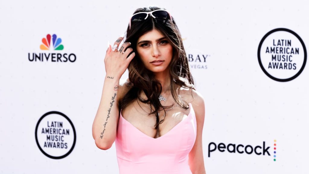 Mia Khalifa csak három hónapig pornózott, de életútja jól példázza, mi a baj a szexiparral