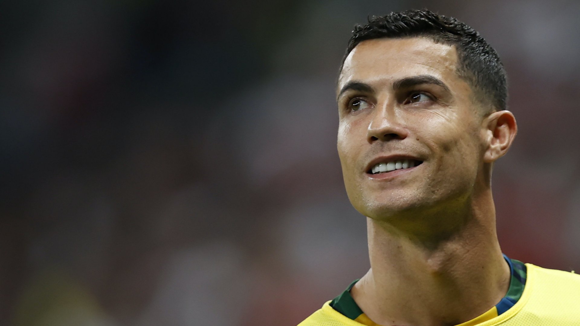 Cristiano Ronaldo portugál cserejátékos csapatának egyik gólja után a katari labdarúgó-világbajnokság nyolcaddöntõjében játszott Portugália-Svájc mérkõzésen a Loszaíl Stadionban 2022