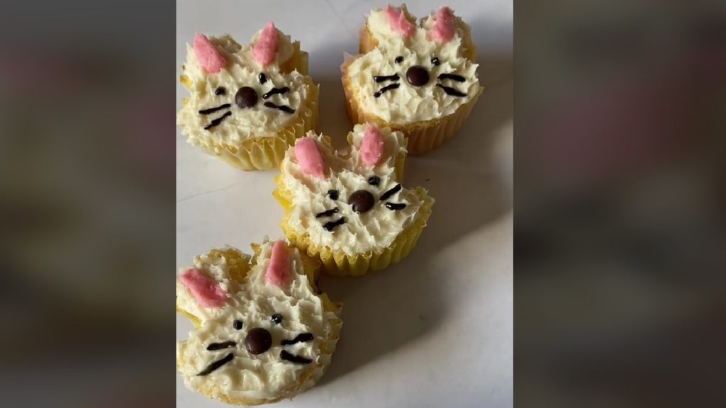 Ennél egyszerűbben nem lehet nyuszi cupcake-t készíteni: videóval!