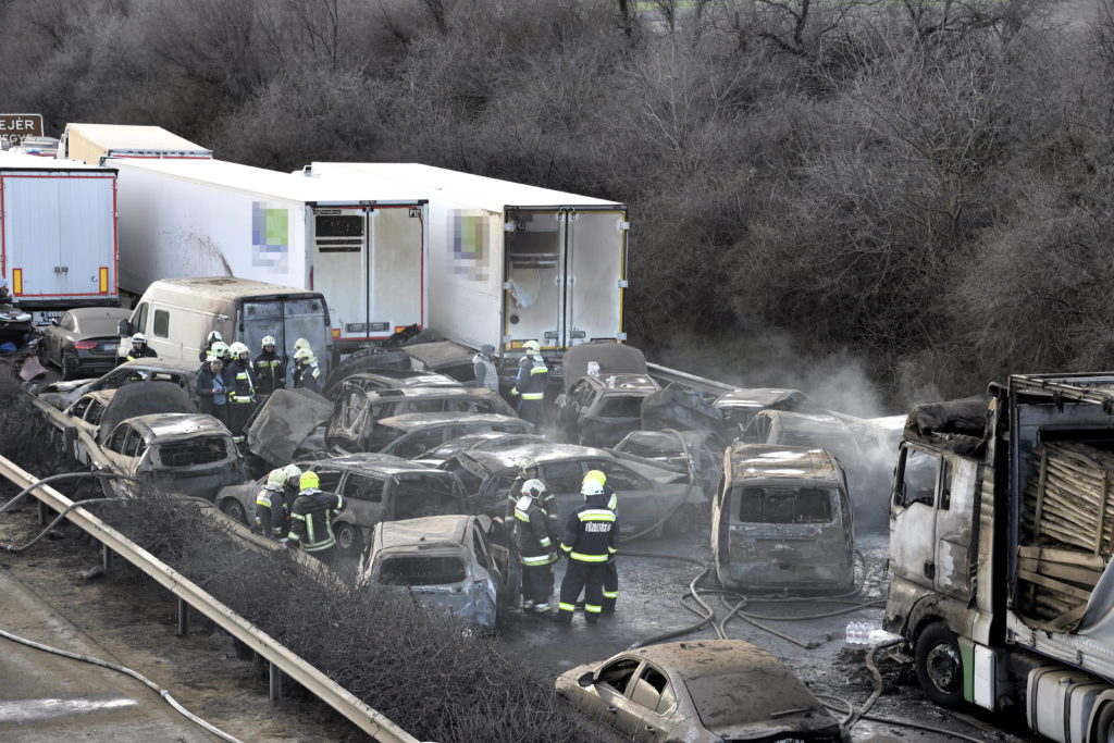 Kifakadt a neten egy ügyeletes orvos, aki az M1 tömegbaleset sebesültjeit látta el