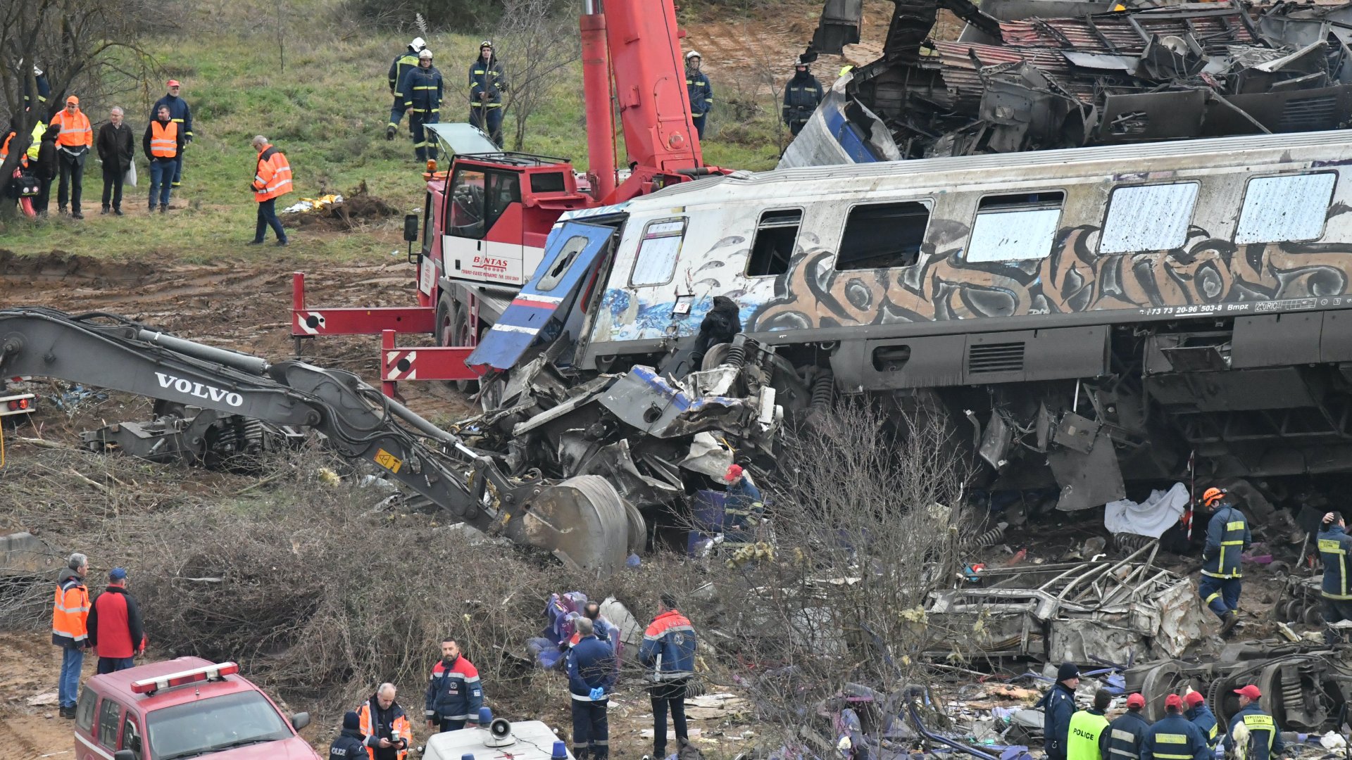 A legalább 32 halálos áldozattal járó szerencsétlenség helyszíne a görögországi Elassona településen 2023. március elsején, miután összeütközött egy személyvonat és egy tehervonat