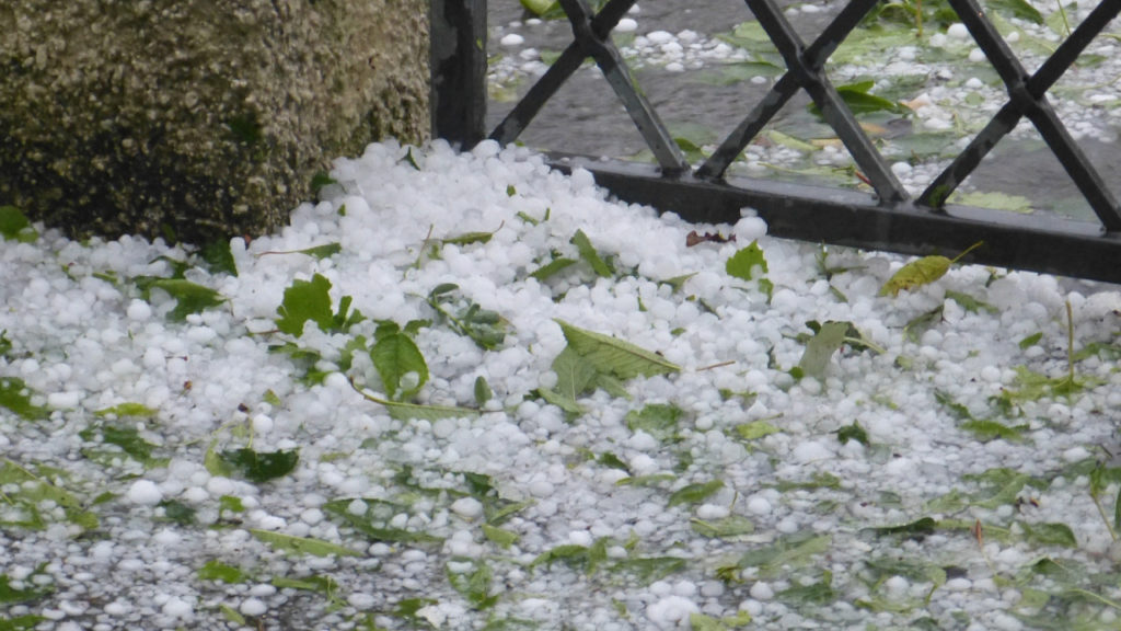 Tombolt a vihar és a jégeső szerte az országban – fotók és videók