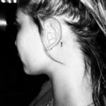 Hailey Bieber tetoválás