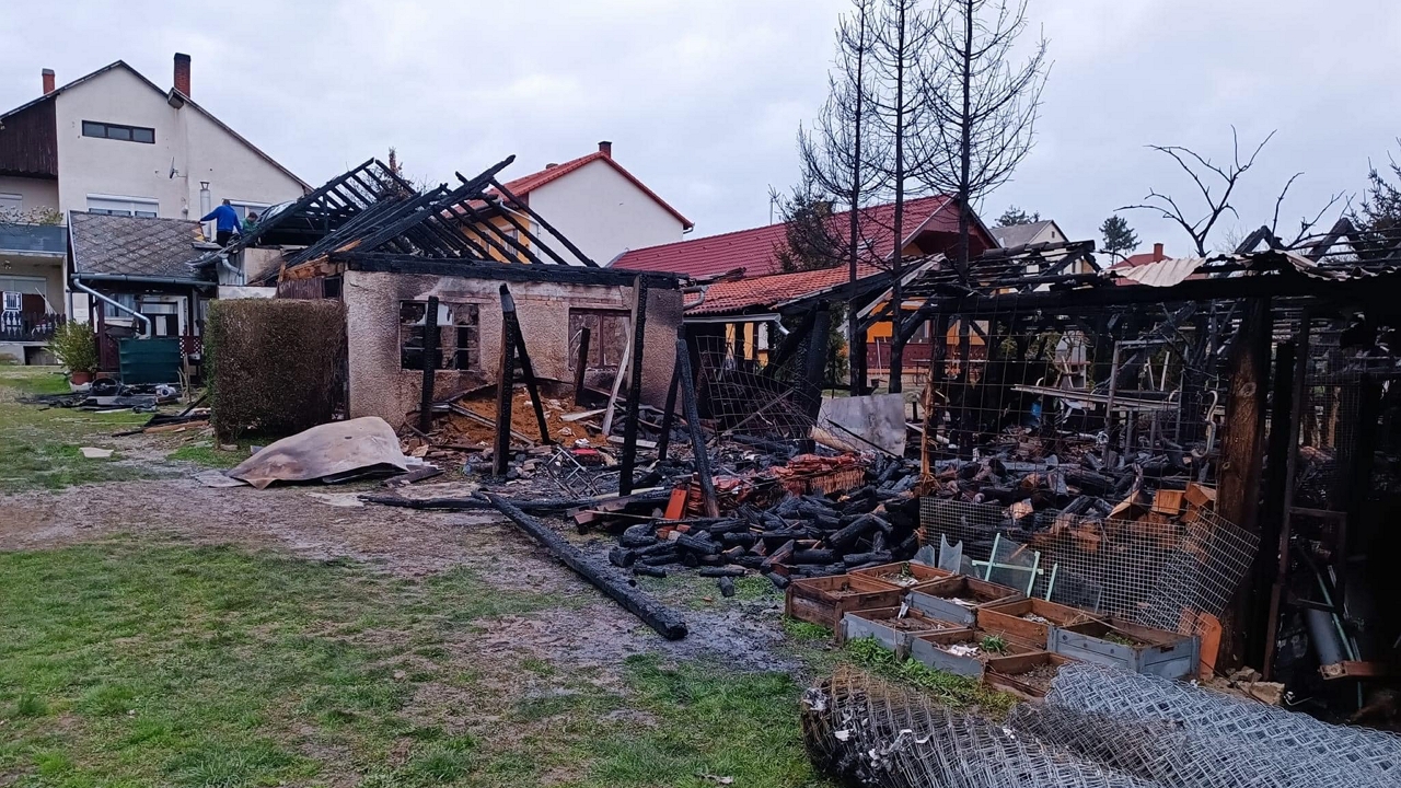 leégett ház romjai