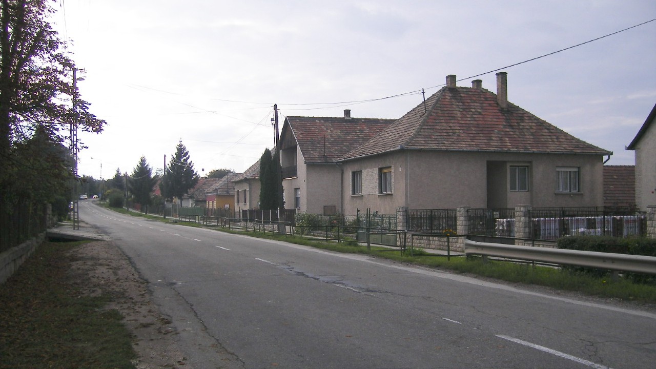 A magyar lakosság nagy része Kádár-kockában lakik.