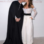 Robbie Williams és Ayda Field a párizsi divathéten