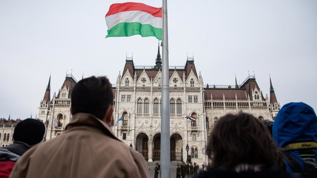 A Google is a magyar forradalom előtt tiszteleg: magyar zászló lobog a logóban