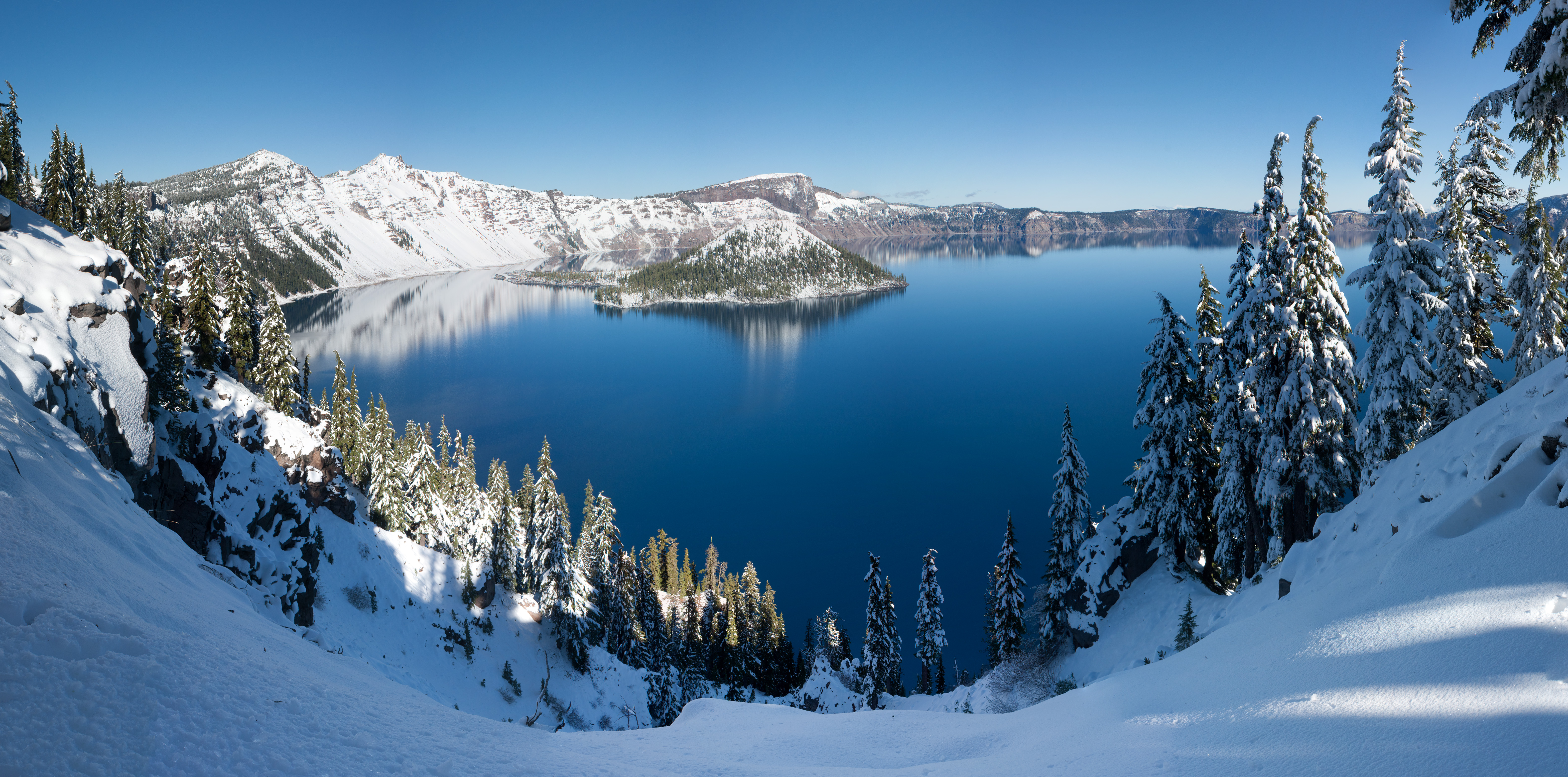 A Crater-tó télen (fotó: Wikipedia)