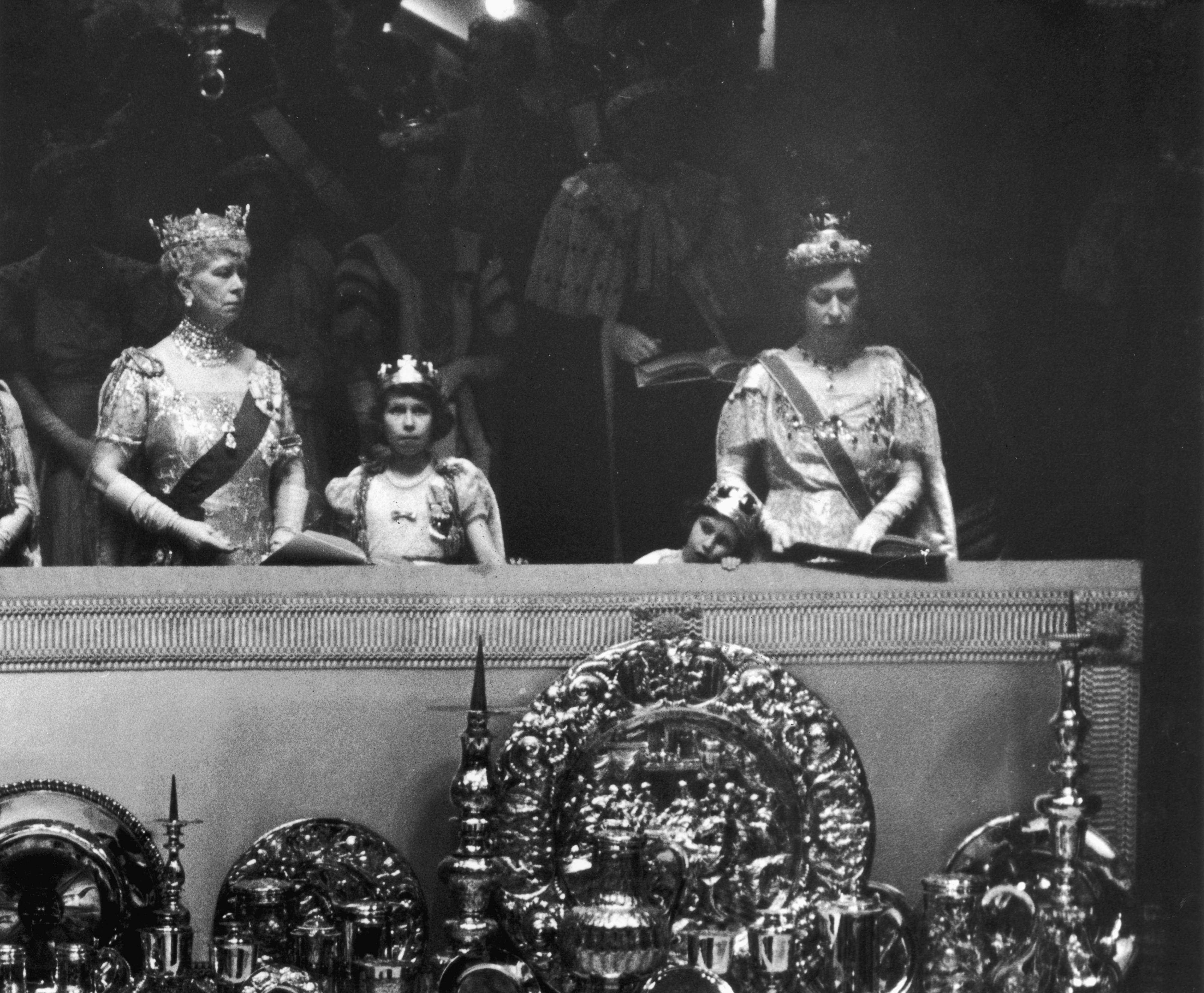 VI. György koronázása