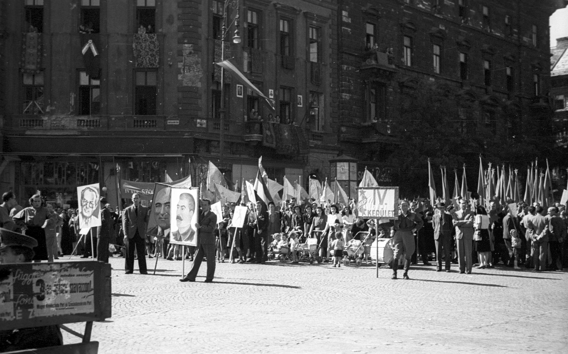 Oktogon, május 1-i ünnepség felvonulói