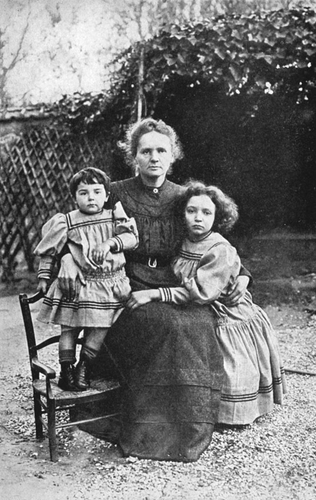 Marie Curie két gyermekével