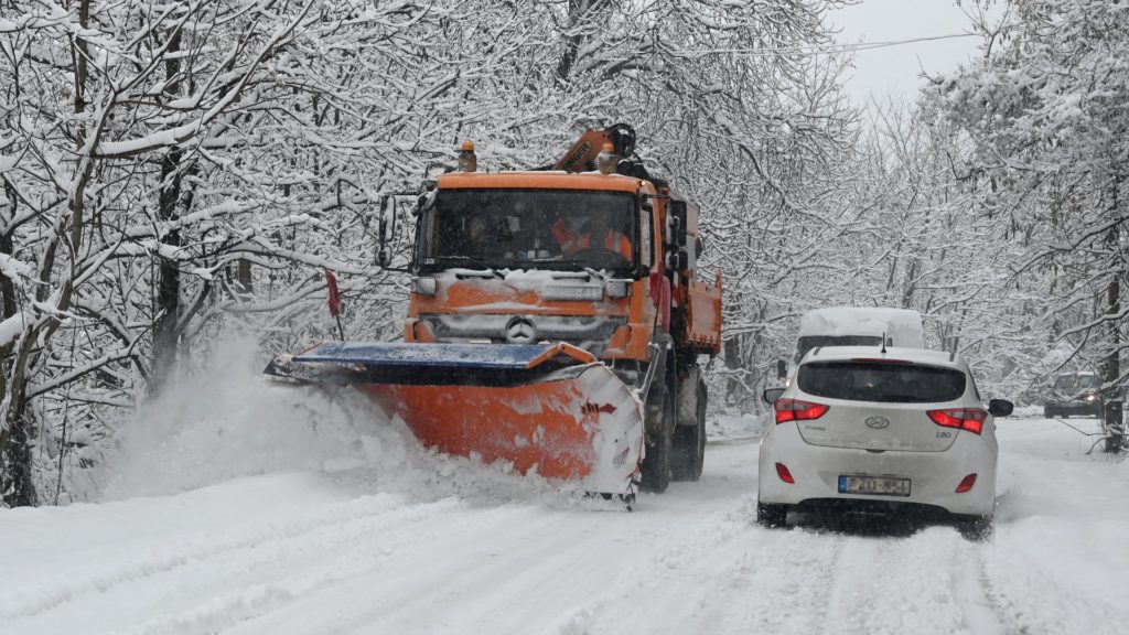 Áprilisi tél: komoly havazás várható, készenlétben a hókotrók