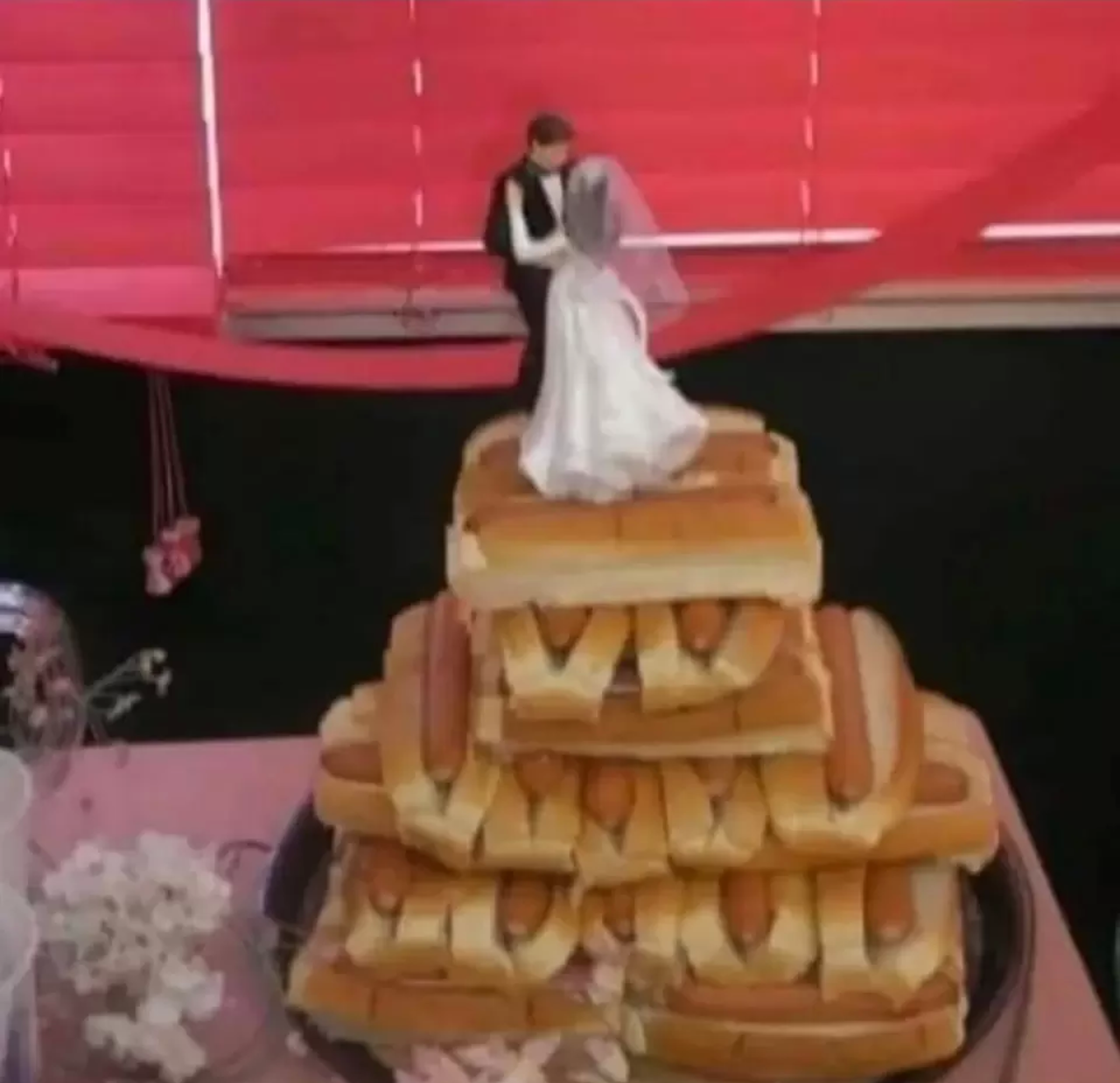 furcsa esküvői torta