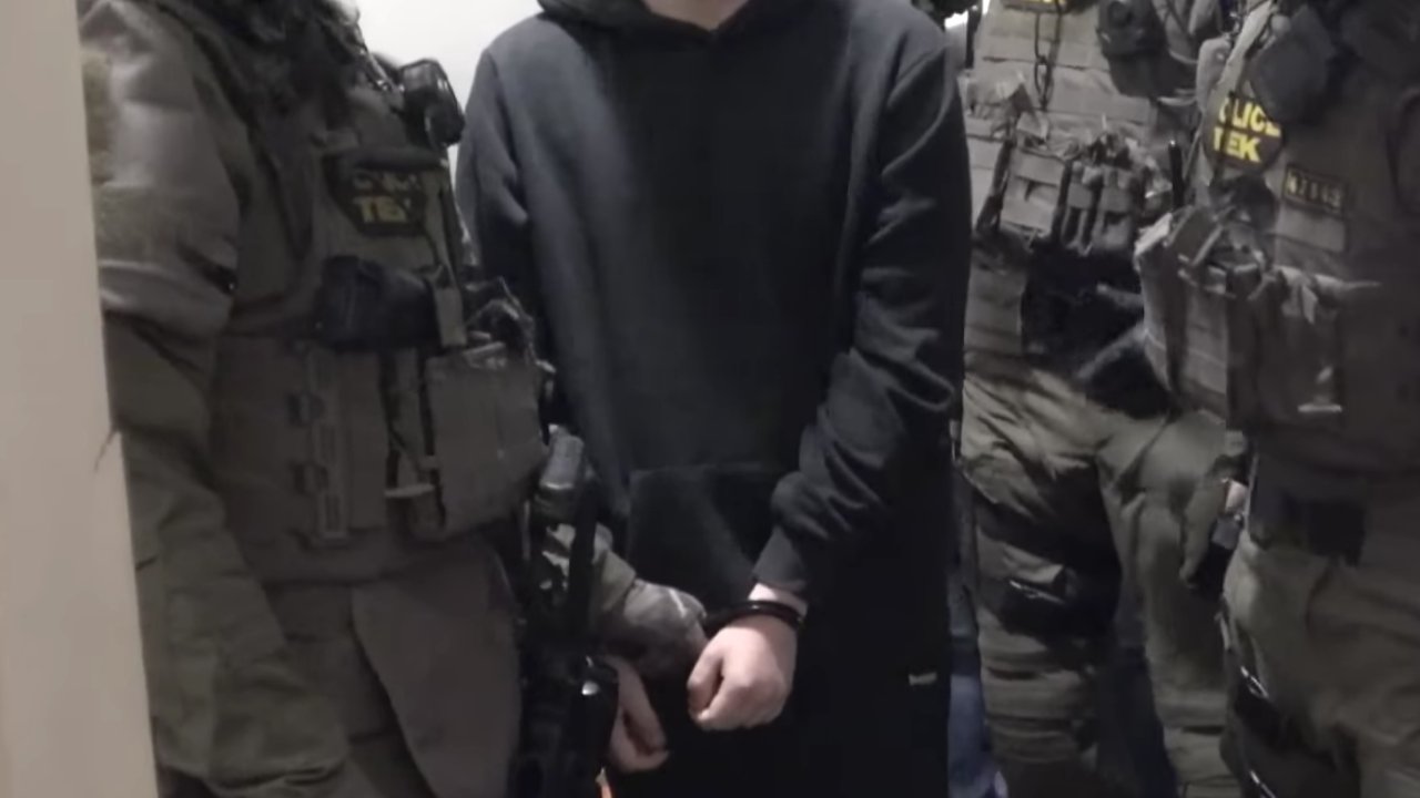 Az iskolai lövöldözést tervező miskolci fiatal elfogása után a TEK kommandósainak gyűrűjében